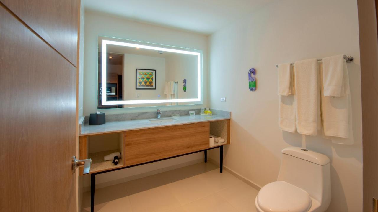 Holiday Inn & Suites - Merida La Isla By Ihg Εξωτερικό φωτογραφία