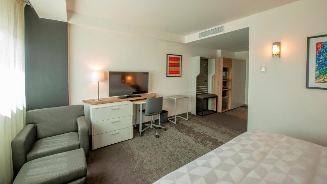 Holiday Inn & Suites - Merida La Isla By Ihg Εξωτερικό φωτογραφία